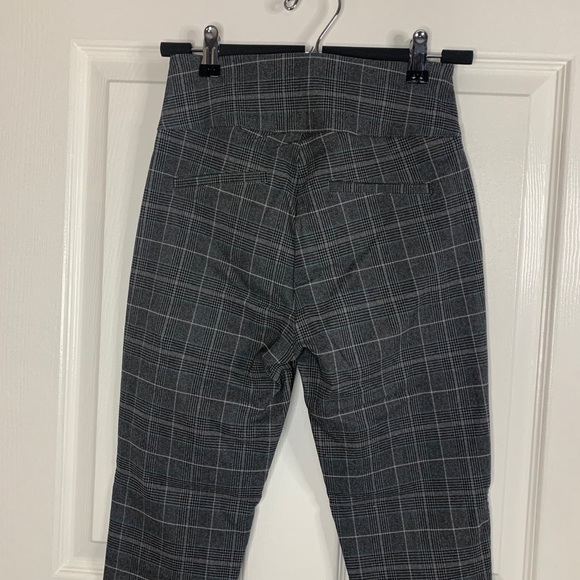 Fashion Nova grey pants - Picture 5 of 6